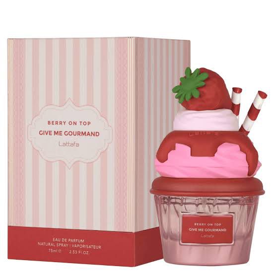 CUPCAKES BERRY ON TOP